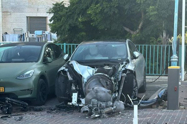 שברי טיל בעיר אלעד [צילום: לפי סעיף 27א' לחוק זכויות יוצרים]