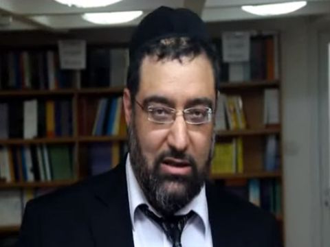 הרב שחר. "הטחת האשמה חמורה ביותר" [צילום: יוטיוב]