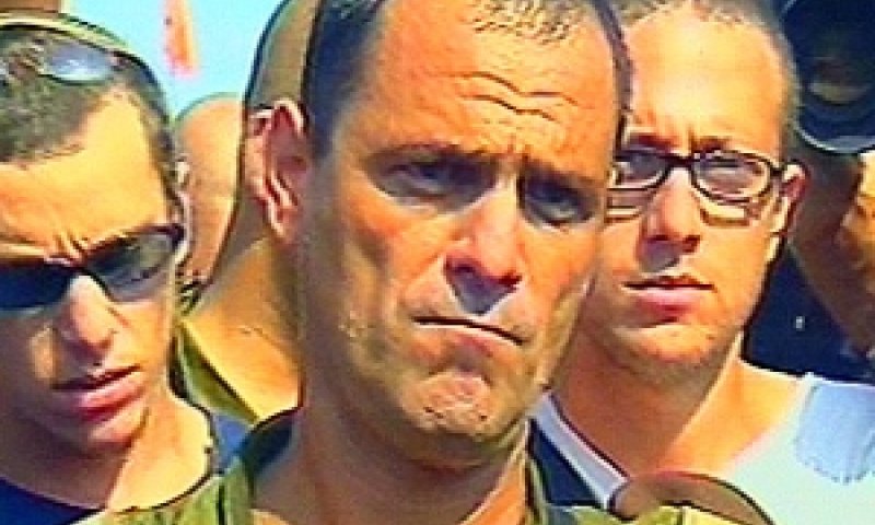 צוקרמן. פושט מדים [צילום: ערוץ 2]