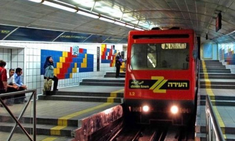 הכרמלית בחיפה. עובדת יותר [צילום: צבי רוגר]