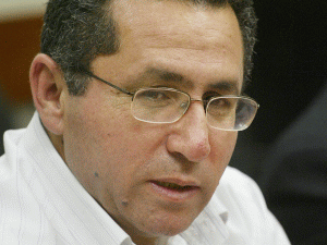 עיני, העובדים משלמים המחיר