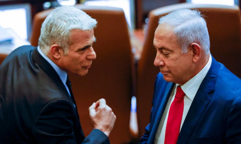 "במקום לכבות את המדורה" [צילום: אוליביה פיטוסי/פלאש 90]
