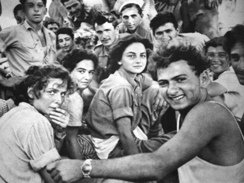 יצחק טישלר עם שפם ובלורית, גאולה טישלר מחייכת מימין [צילום: באדיבות המשפחה]