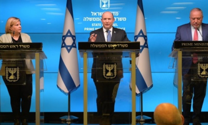 ליברמן, בנט וברביבאי. "חוזה חדש עם האזרחים העובדים" [צילום: עמוס בן גרשום, לע"מ]