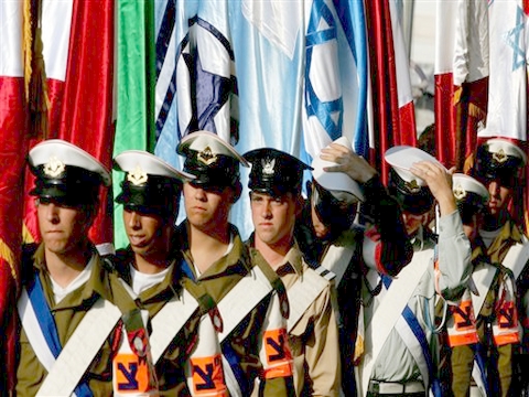 דגלני המשטרה הצבאית במחזה ססגוני