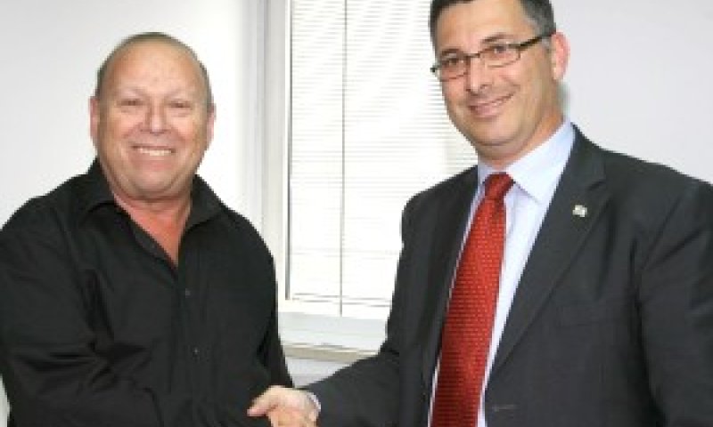 שר החינוך גדעון סער ויו"ר הסתדרות המורים יוסי וסרמן [צילום: ששון תירם]