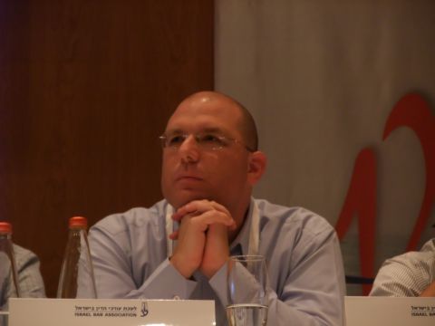 בלכר. "אין די בראיות"