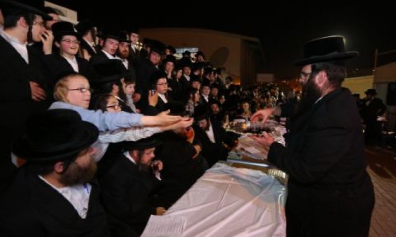 טיש בל"ג בעומר תשע"ו [צילום: יעקב לדרמן/פלאש 90]