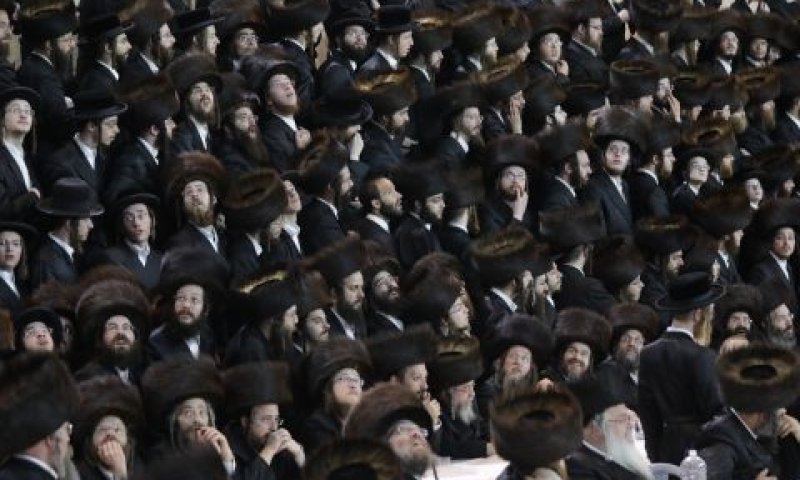 חסידי סאטמר. אמונה קהילתית [צילום: דוד כהן, פלאש 90]