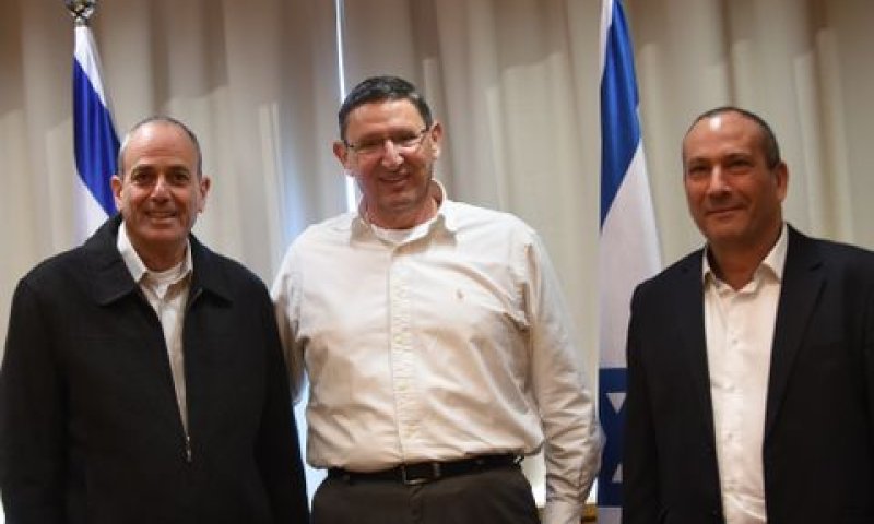 מנכ"ל משהבט עם משה צין ואבי דדון [צילום: דוברות משרד הביטחון]