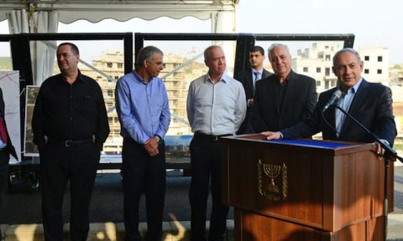 בנימין נתניהו ושרי ממשלתו בחריש [צילום: קובי גדעון/לע"מ]