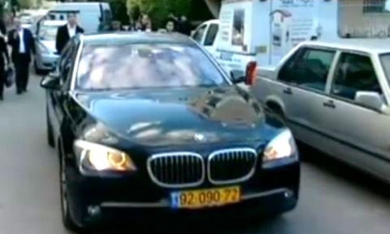 הב.מ.וו של הרב אמנון יצחק [צילום: מן הטלוויזיה]