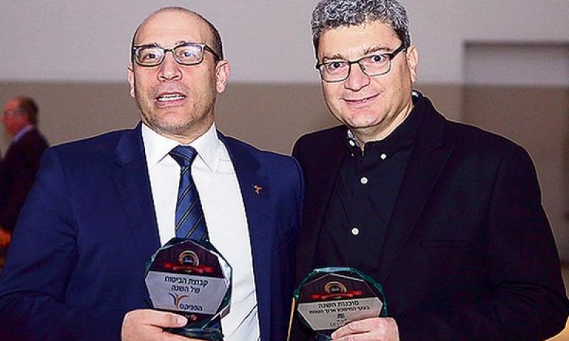 מימין לשמאל: איציק עוז, אייל לפידות [צילום: סטודיו עדיף]