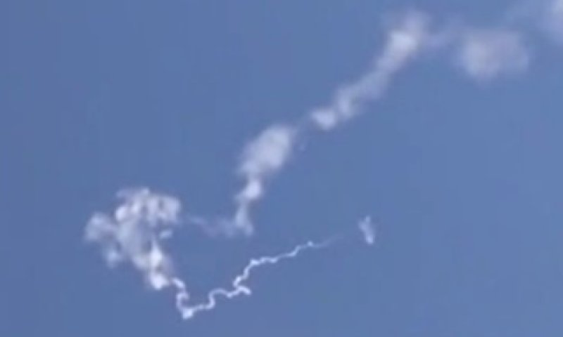 שובל העשן של הטיל [צילום: מן הטלוויזיה]