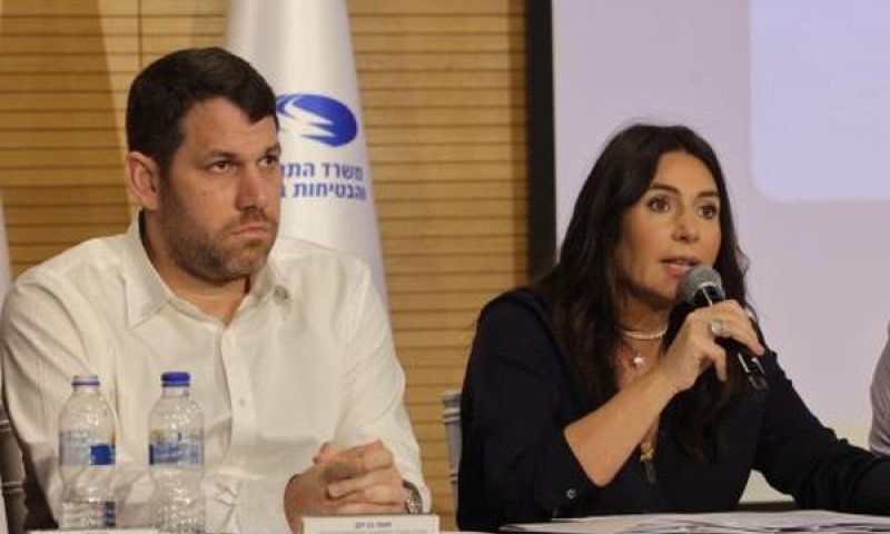 רגב ובן-זקן. לא מאפשרים פיקוח פרלמנטרי [צילום: משרד התחבורה]