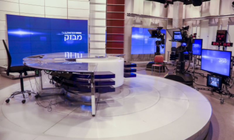 אולפן חדשות 12 [צילום: יצחק הררי, פלאש 90]