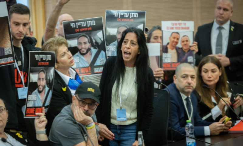 עינב צגנאוקר. "מצבם קריטי" [צילום: חיים גולדברג, פלאש 90]