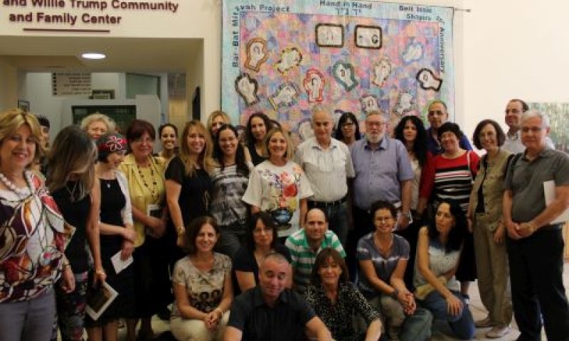 מתארחים בבית איזי שפירא