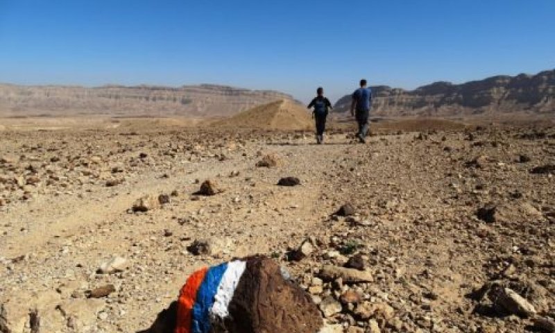 מטיילים בשביל ישראל [צילום: דב גרינבלט]