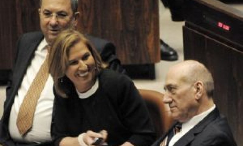 אהוד אולמרט, ציפי לבני ואהוד ברק, בתקופת כהונת הממשלה הקודמת [צילום: AP]