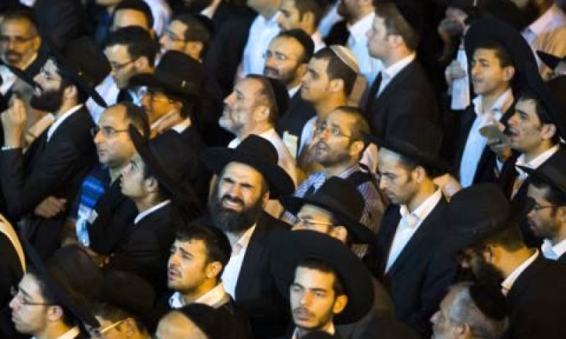 מתפללים לרחמי שמיים [צילום: פלאש 90]