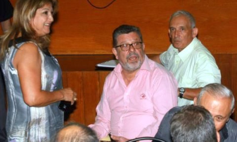 שטרית (במרכז). ידידות או קח ותן [צילום: פלאש 90]