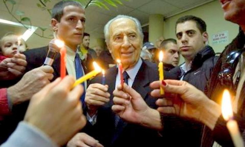 פרס. שירי חנוכה עם הילדים [AP]