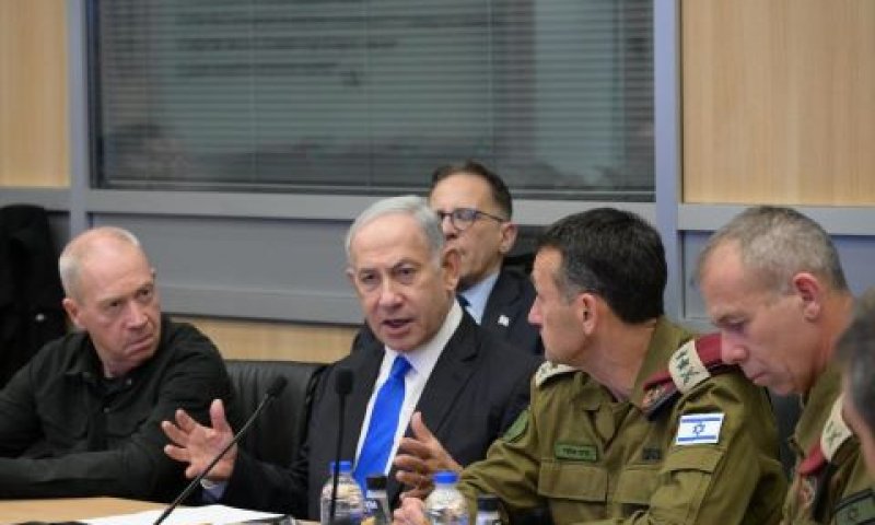 ראש הממשלה בהערכת מצב בקריה [צילום: עמוס בן-גרשום/לע"מ]