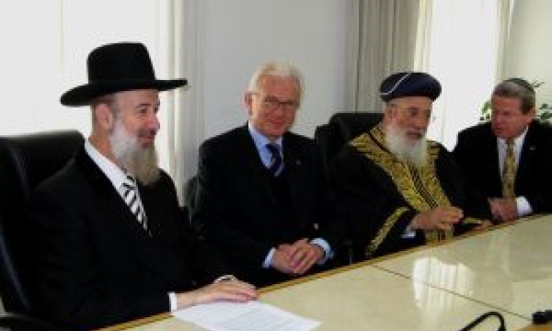 האנס גרג פוטרינג עם הרבנים הראשיים לישראל בירושלים