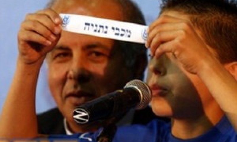לוזון וילד משדרות מגרילים את המשחקים [צילום: ניר בוקסנבאום]