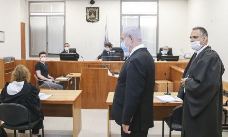 נתניהו עם כניסת השופטים [צילום: עמית שאבי, פלאש 90]
