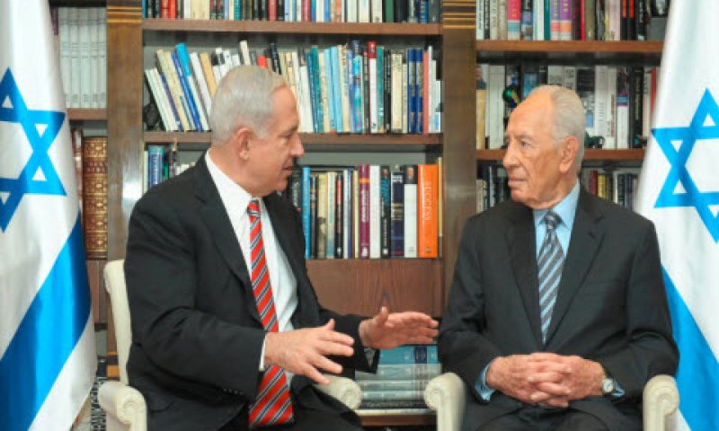 פרס, נתניהו. תמיכה [צילום: דובר צה"ל]