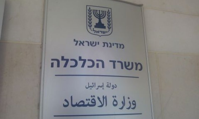 1,353 תלונות בשנה