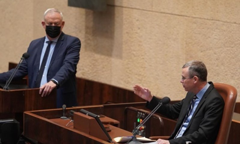 לוין וגנץ, לפני אישור החוק במליאה [צילום: שמוליק גרוסמן, דוברות הכנסת]