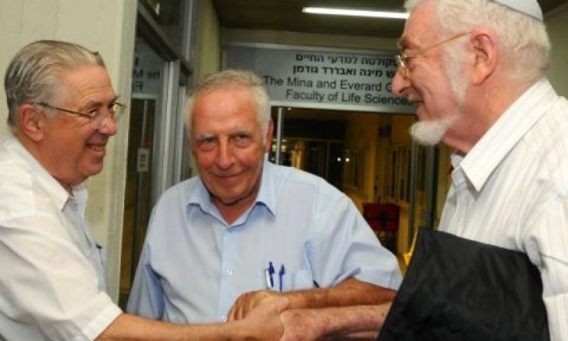 פרופ' עמוס אלטשולר, יגאל כהן-אורגד ודן מאיירשטיין [צילום: פלאש 90]