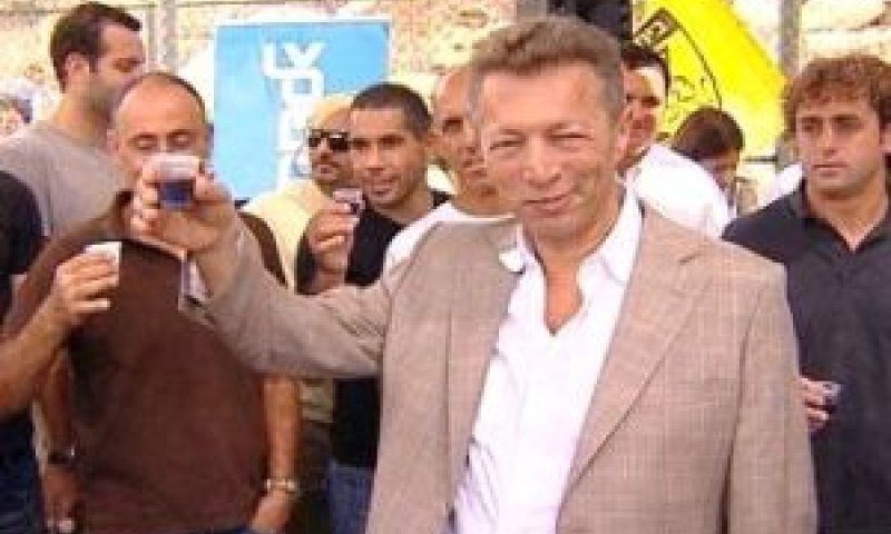 אז נרים כוס יין. לחיי אליפות בריאה יותר? [צילום: ספורט5]