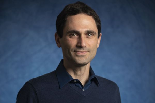 פרופסור אורי בן-דוד. חוקר תאי סרטן[צילום: Blavatnik Awards פרסי בלווטניק]