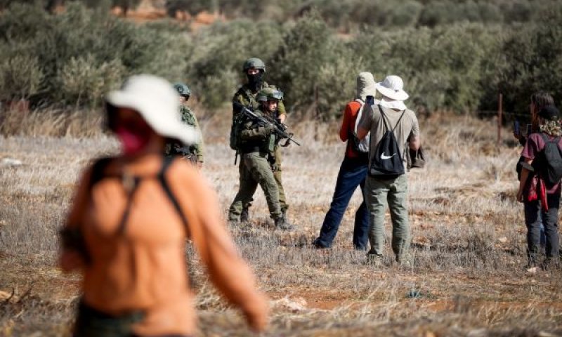 עימות בכפר קוסרה עם פעילי שמאל רדיקלי [צילום: פלאש 90]