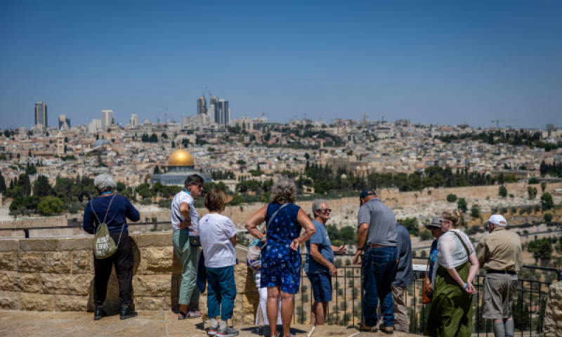 תיירים בביקור בירושלים [צילום: יונתן זינדל/פלאש 90]