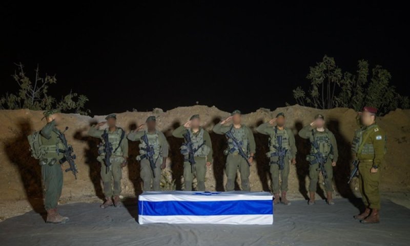ארונו של סודתיסאק רינתלאק ז"ל [צילום: דובר צה"ל]