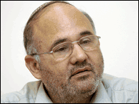 בשיא, מתחיל לפעול בשטח