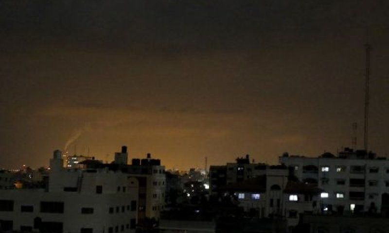 האזורים המוארים בעזה [צילום: חאתם מוסא/AP]