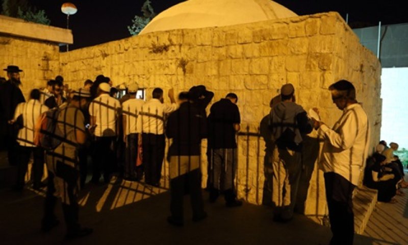 1,400 מתפללים נכנסו הלילה לשכם [צילום: פלאש 90]