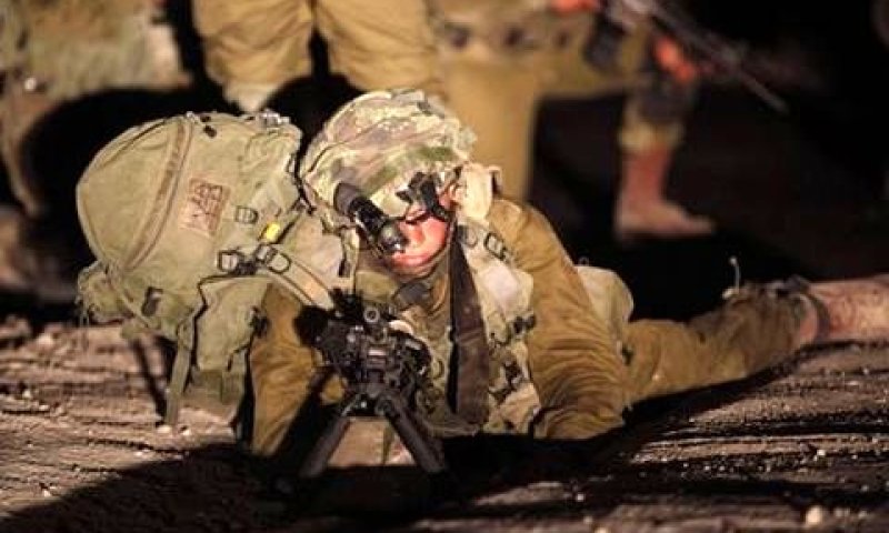 לוחם בפעילות מבצעית בחברון [צילום: AP]