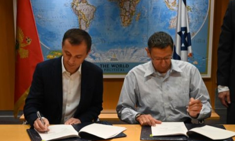 מנכ"ל משרד הביטחון, אודי אדם ושר ההגנה של מונטנגרו, פרדראג בוסקוביץ' [צילום: אריאל חרמוני, משרד הביטחון]