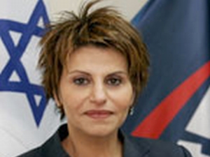 איציק. "אכסניה למינויים פוליטיים"