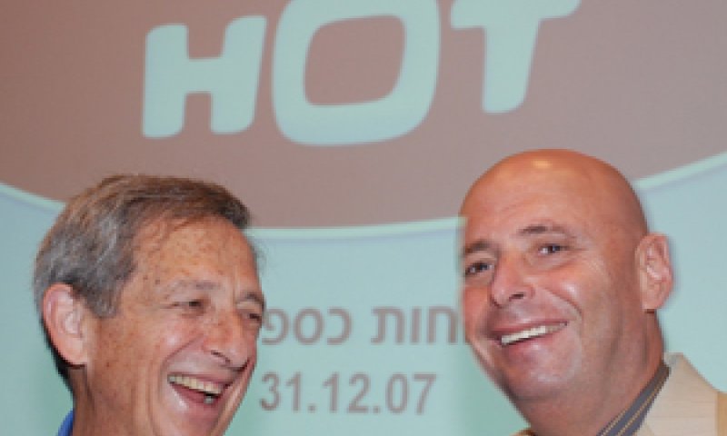 מימין: קמיניץ וצ'צ'יק. מיליוני סיבות לחייך [צילום: שמואל רחמני]