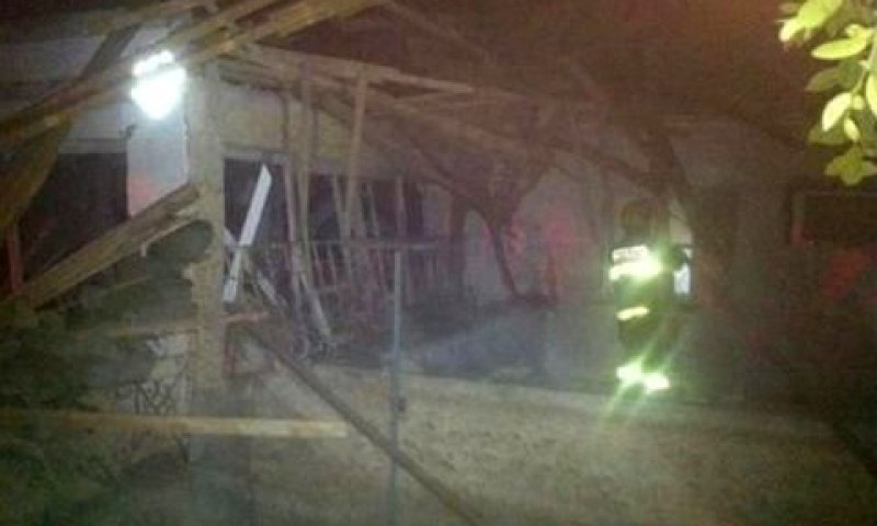 הבית שנפגע בנתיבות [צילום מטלפון סלולרי: רנית דוידי]