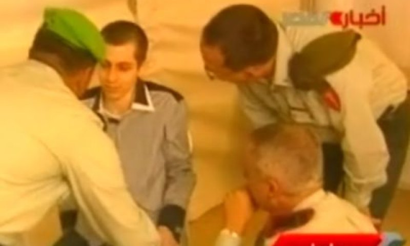 שליט במפגש ראשון עם קציני צה"ל