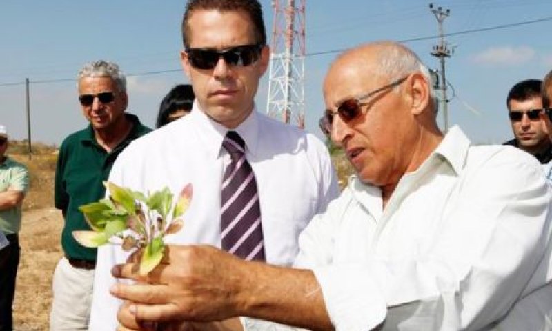 גלעד ארדן בסיור שערך בחולות חולון [צילום: קובי וולף]